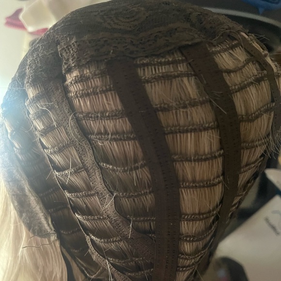 Women’s wig with bangs - Picture 3 of 3